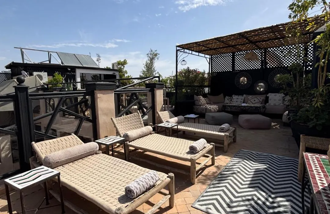 Riad Basidi piscine chauffée sur le toit de la médina-1